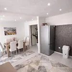 Διαμέρισμα Sky Luxury View Free Parking